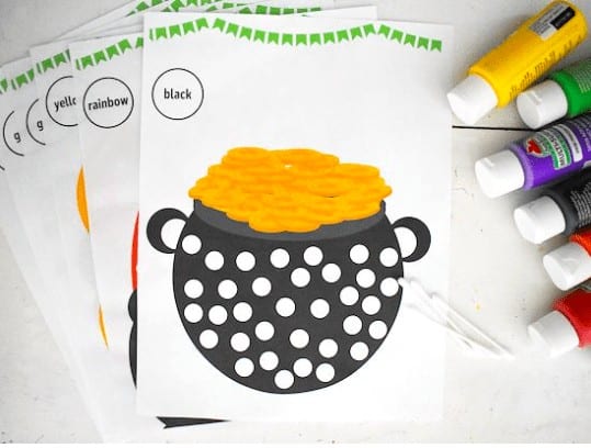 24. St. Patrick’s Day Q-Tip Dot Painting - With: Our Kid Things“St. Patrick’s Day Q-Tip Dot Painting is the perfect painting activity, and fun for all. Not too messy, but a great process using different painting supplies.”